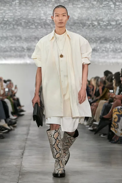 Look 32